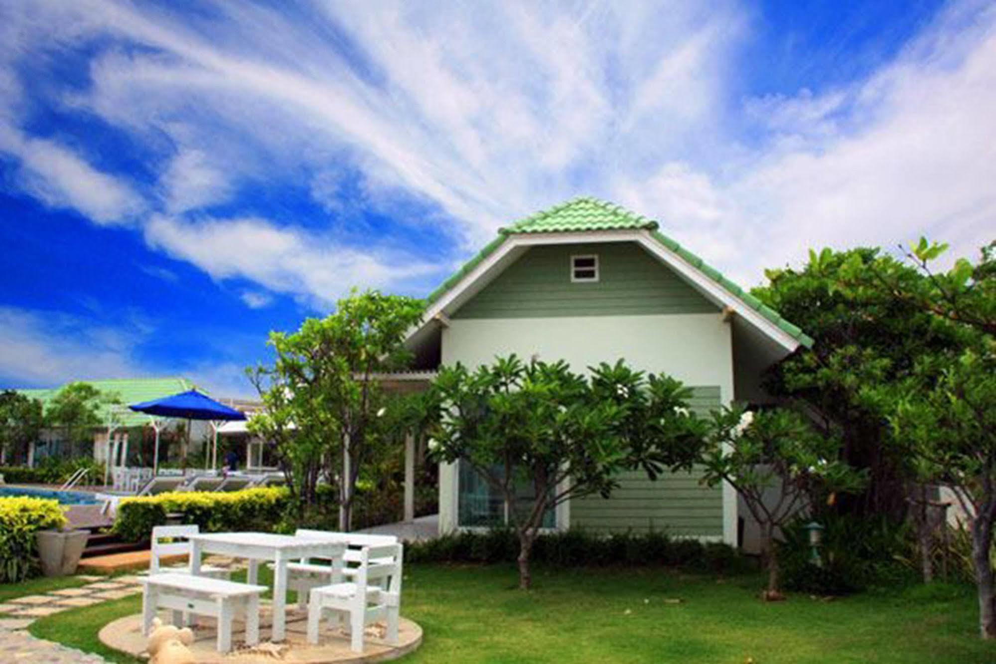 Sea-Sky Resort Haad Chao Samran Buitenkant foto